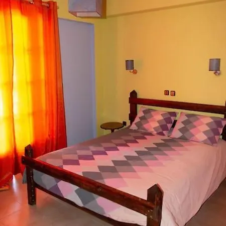 Enelladi * Néos Pírgos