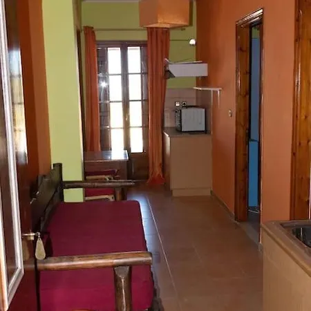 Enelladi Néos Pírgos